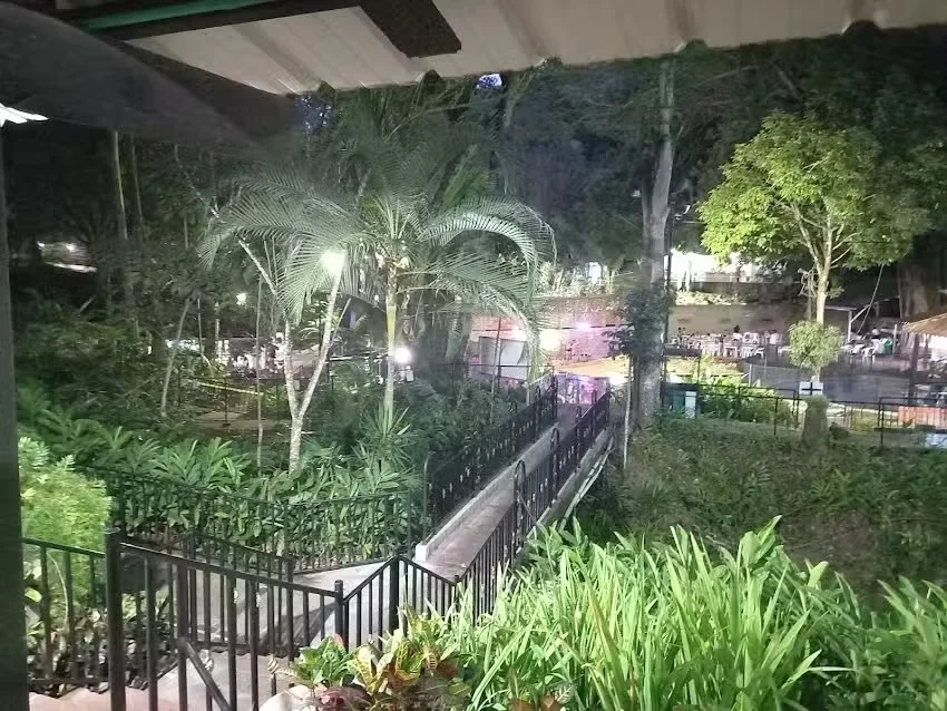 Comfamiliar Las Termales de Rivera — piscinas familiares junto al río Magdalena