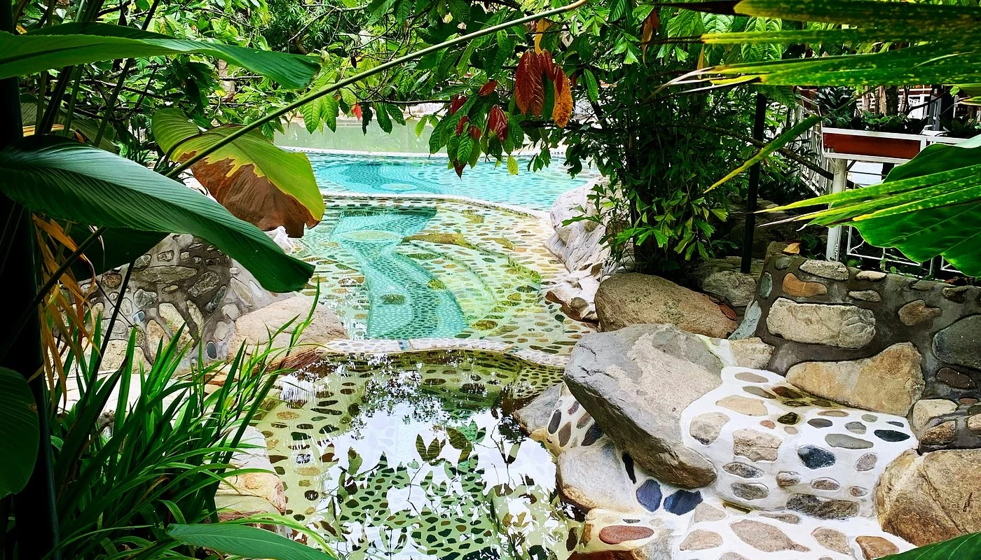 Los Ángeles Termal — cuatro piscinas geotérmicas en bosque tropical seco de Rivera